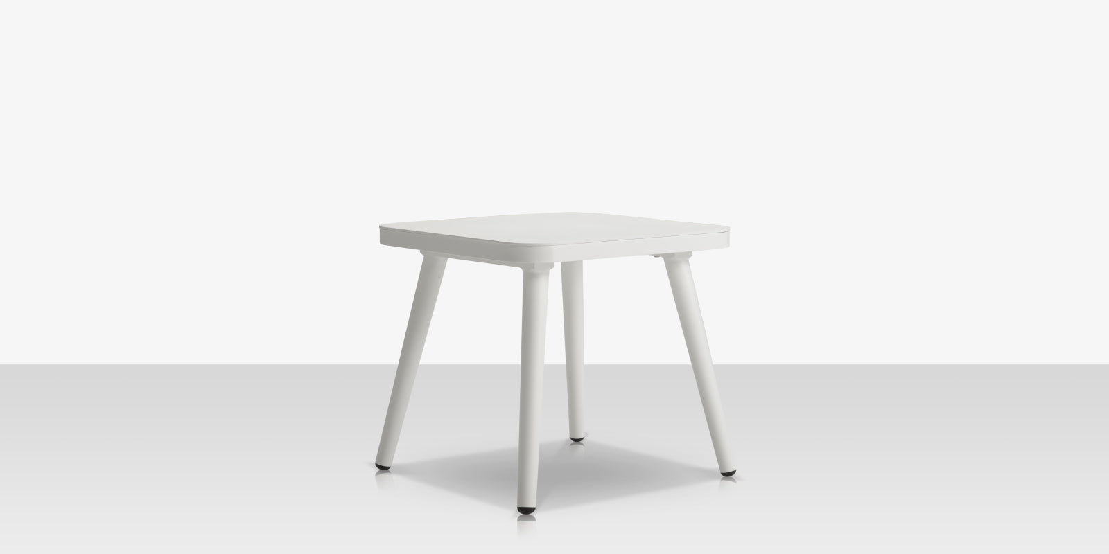 DecoScapes Furniture Cosmo Aluminum 20'' Wide Square End Table