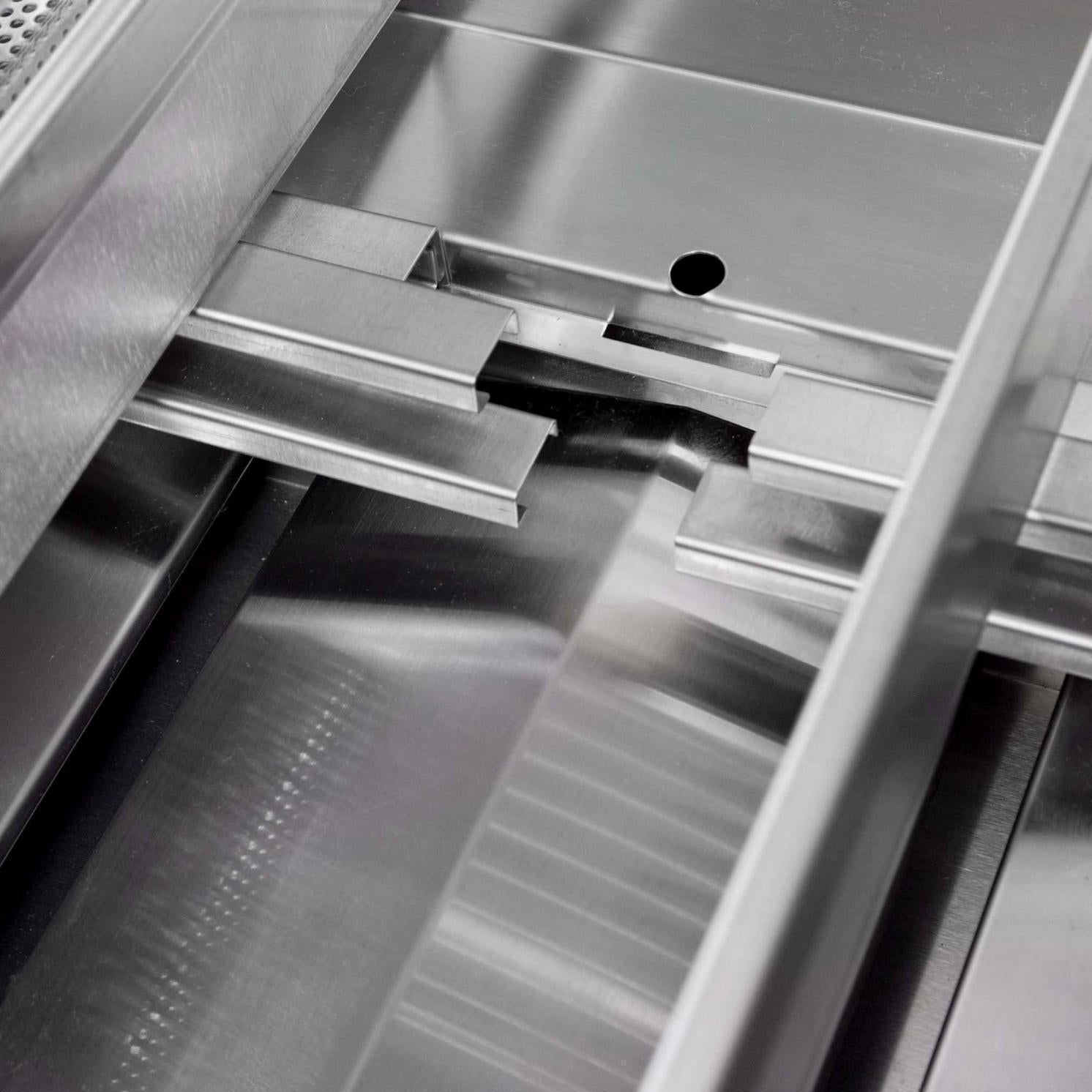 Blaze Grills Blaze 32-Inch 4-Burner LTE Gas Grill with Rear Burner and Built-in Lighting System