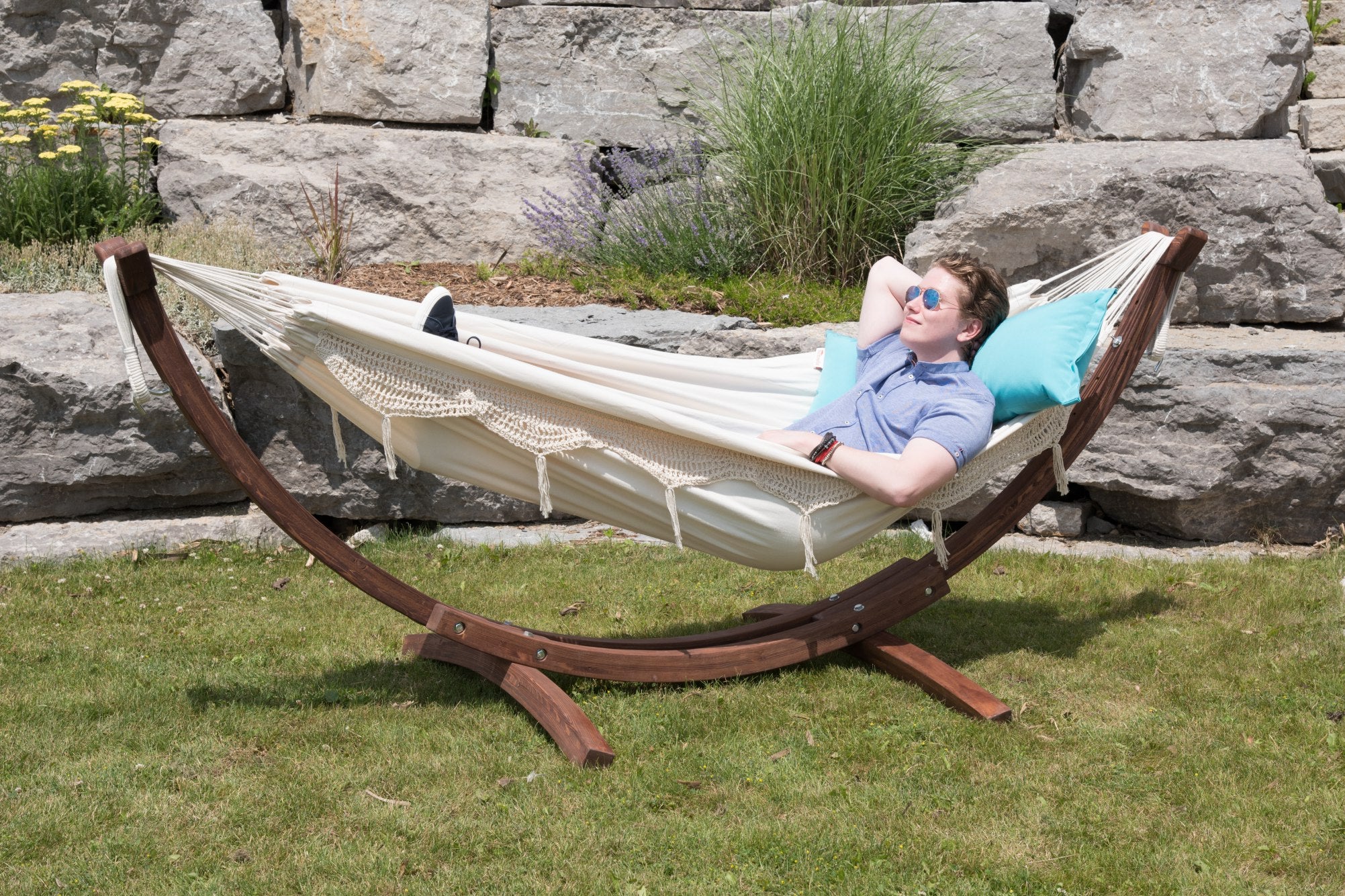 Vivere Double Cotton Hammock with Solid Pine Arc Stand - Cayo Reef/Retro/Natural with Fringe (8ft)