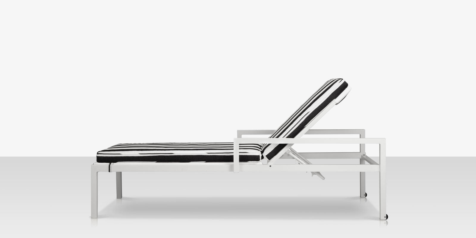 DecoScapes Fusion Aluminum Sling Chaise Lounge with Arms