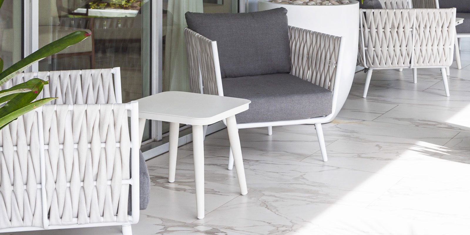 DecoScapes Aria 20" Square Aluminum Frame End Table