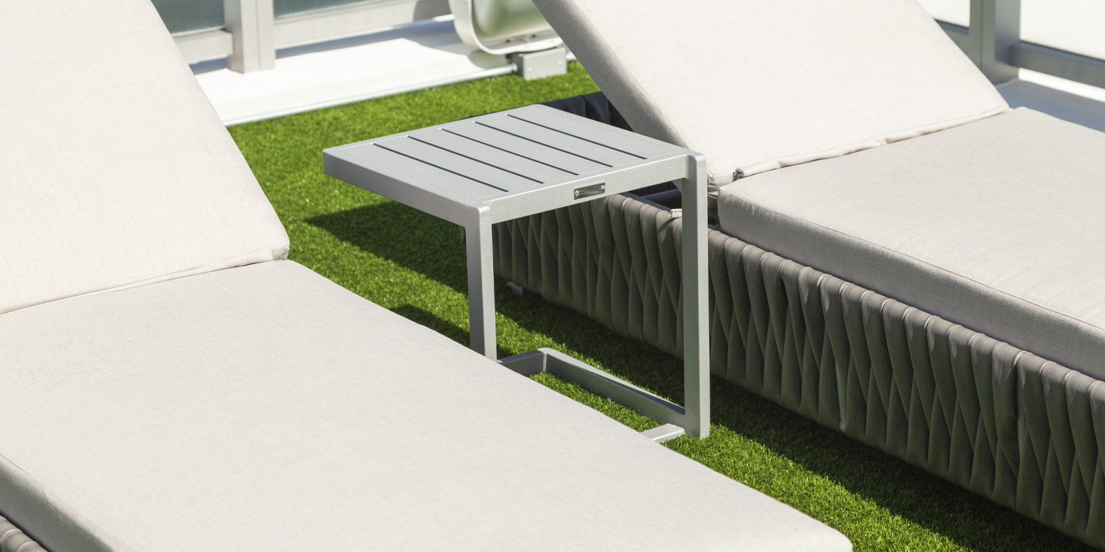 DecoScapes Fusion Aluminum 16'' Wide Square Side Table