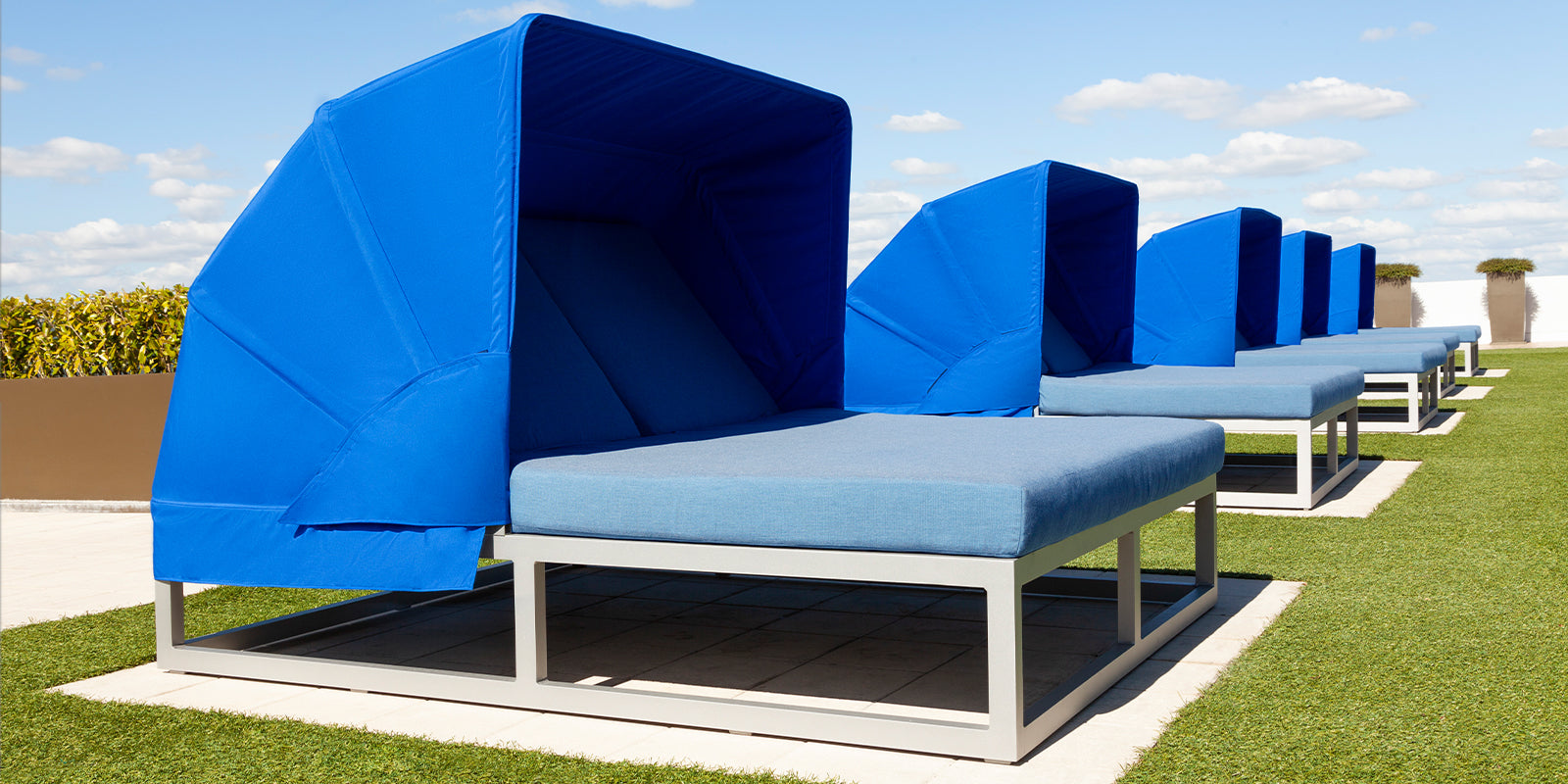 DecoScapes Furniture Iconic Aluminum Daybed Canopy