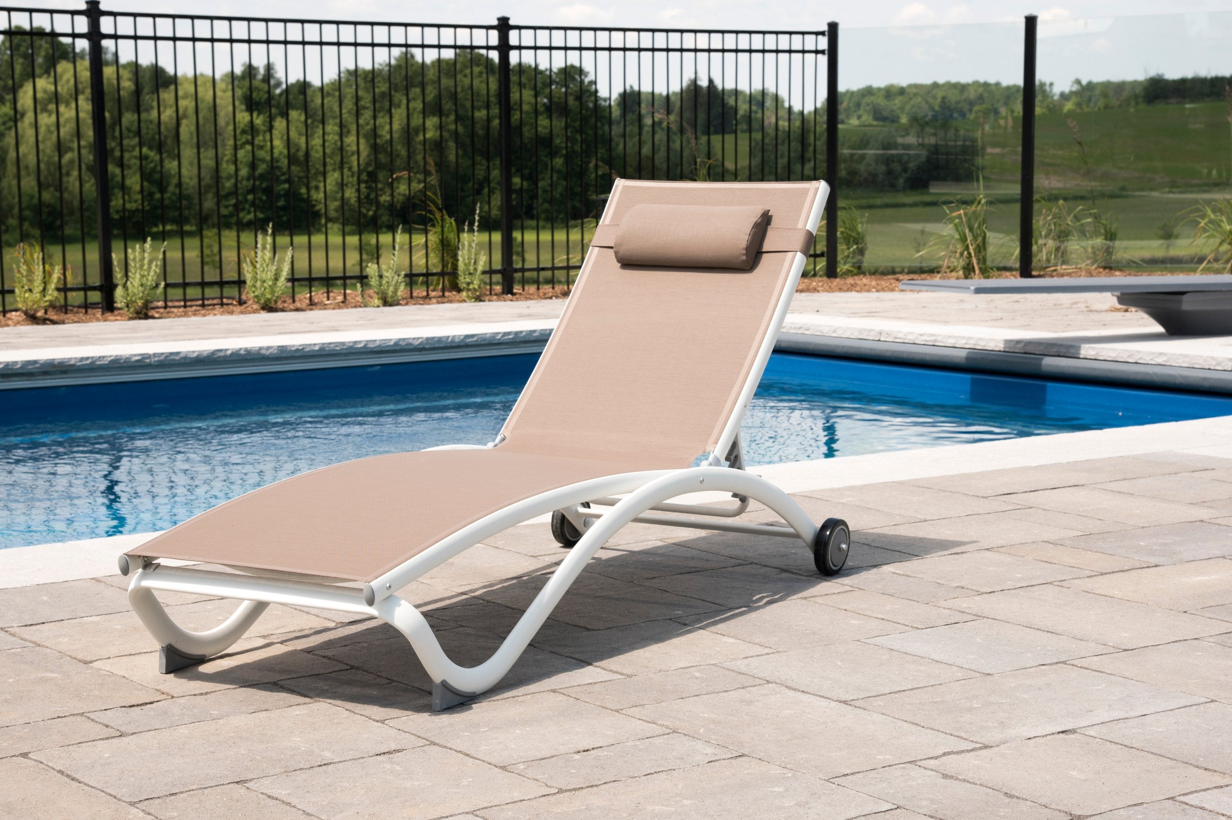 Vivere Glendale 4 position Aluminum Pool Lounger With Wheel & Pillow - Macchiato