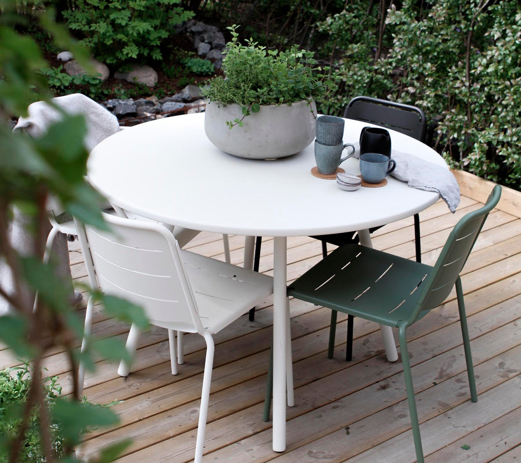 Cane-Line Area Table