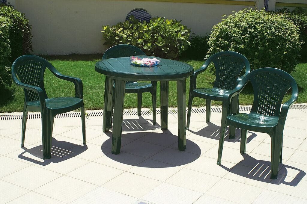 Compamia Ronda Resin Round Dining Table
