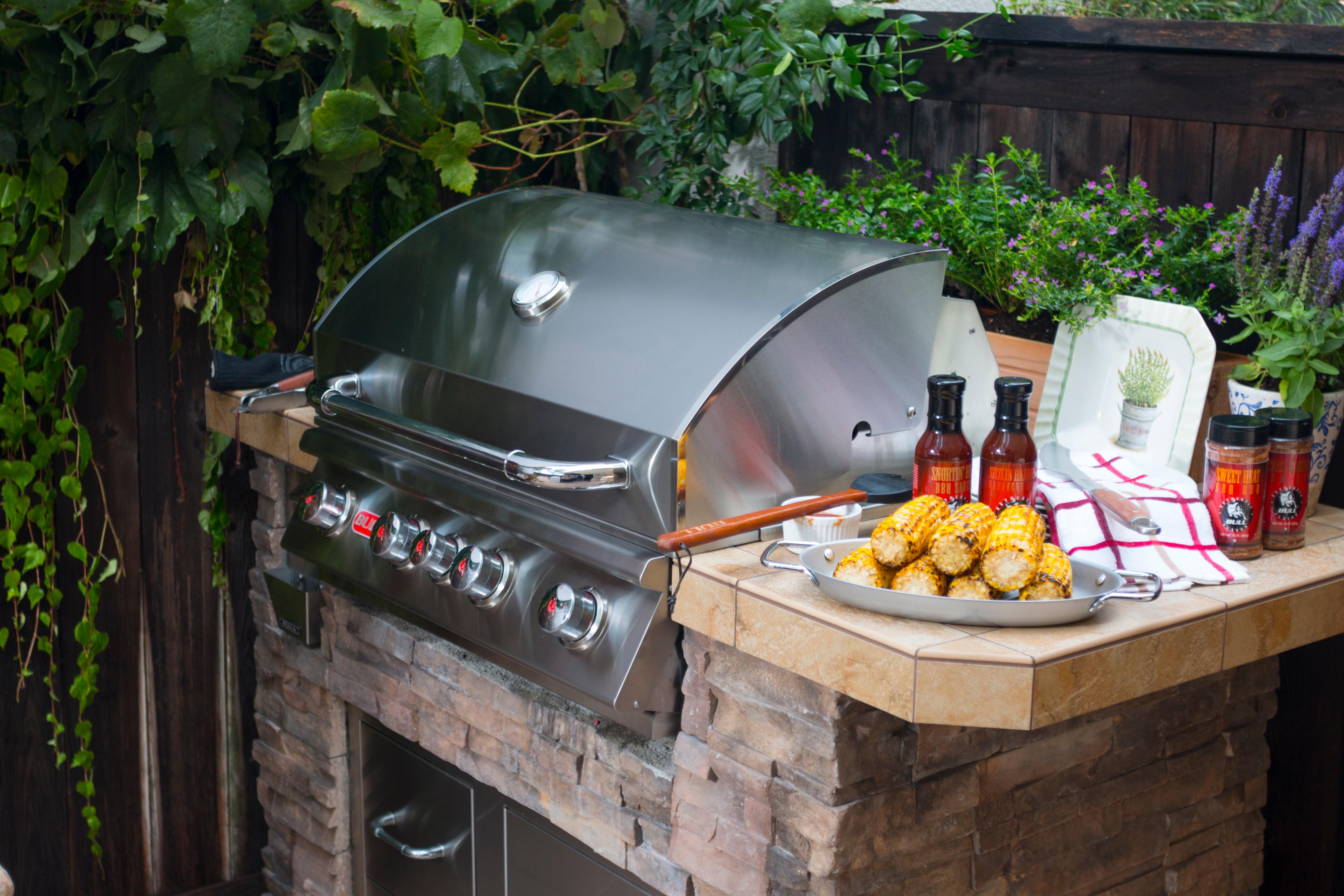 Bull BBQ Master Q Outdoor Kitchen & Stainless Steel Grill